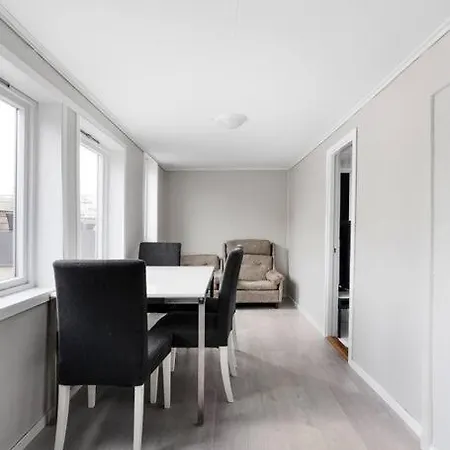 Large Apt Very Central 4-5br Apartment *
