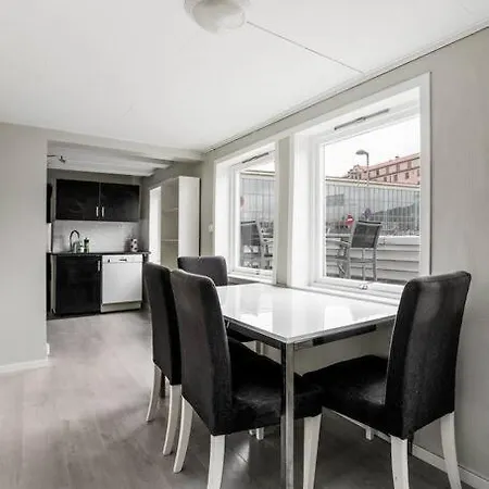 Large Apt Very Central 4-5br Apartment